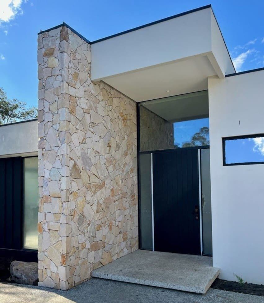 Wattle natural stone, entry